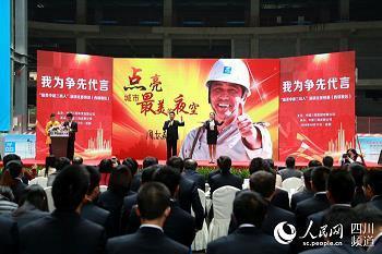 长使英雄泪满襟，天意高难问