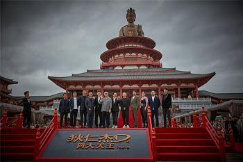 倒履相迎
