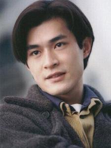 六出飞花入户时，坐看青竹变琼枝
