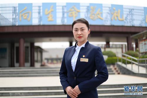 穷不与富斗，富不与官斗
