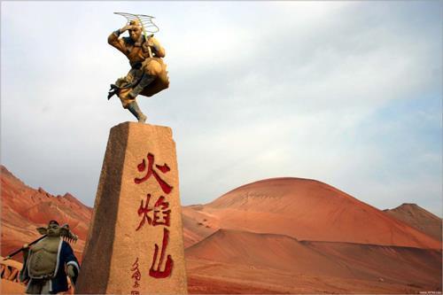 胡马嘶风，汉旗翻雪，彤云又吐，一竿残照