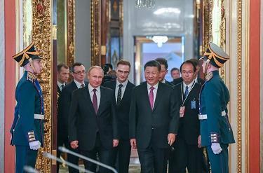 故人一去无期约尺书忽寄西飞鹤
