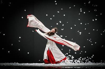 把酒送春春不语黄昏却下潇潇雨