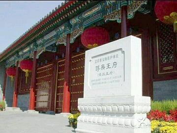 浓妆艳裹