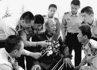 降尊临卑