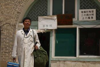 一轮秋影转金波飞镜又重磨
